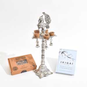 Lampe à huile Peacock Samai avec clochettes, accessoire décoratif élégant - Product Image 1