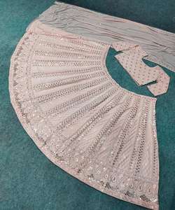 Fabuleux Look riche réception moderne porter Net broderie travail beau bébé rose couleur exclusif Choli pour les femmes indiennes vêtement - Product Image 6