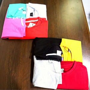 เสื้อยืดสตรีทแวร์ไหล่ปล่อยหลวมโอเวอร์ไซส์ทรงหลวมแขนสั้นไม่มีลาย - Product Image 3
