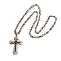 Collier croix superposé pour homme en acier inoxydable avec texture gravée et finition huile noire pour un style motard vintage