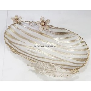 Cuenco de diseñador de flores de forma rectangular de Color blanco y chapado en oro de metal resistente con asas para el mejor agarre de la India - Product Image 4