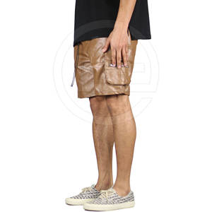 Pantalones cortos de cuero para hombre con trabillas y cierre de cremallera Pantalones cortos de cuero ajustados para hombre con aspecto elegante - Product Image 4