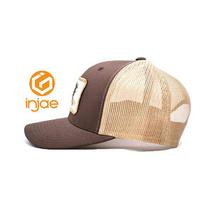 Gorras Trucker Personalizadas al por Mayor ODM/OEM con Parche Tejido con Logotipo, Gorras Deportivas de 6 Paneles Estructuradas con Malla Transpirable en la Parte Trasera y Visera Precurvada - Product Image 3