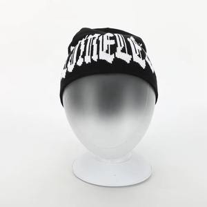 Bonnet tricoté personnalisé 2025 avec impression en relief, usine OEM, haute qualité, 100 % acrylique, unisexe, chapeau d'hiver chaud et tendance avec strass - Product Image 4