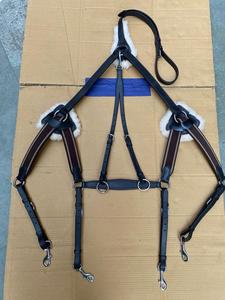 แผ่นรองอกม้าหนังแท้พร้อมหนังแกะ ขายส่ง แผ่นรองอกม้าหนังคุณภาพสูงแบบห้าจุดพร้อมขน อุปกรณ์สำหรับม้า - Product Image 2