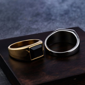 แหวนหินสี่เหลี่ยมสีดำสำหรับผู้ชายทำจากสเตนเลสสตีลเครื่องประดับขายส่งต่ำ - Product Image 4
