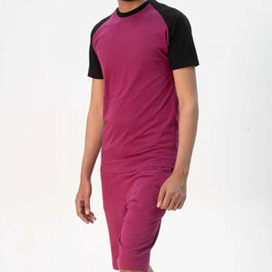 Conjunto de ocio cómodo para hombre con manga raglán en contraste, pantalones cortos de punto de color sólido a juego, ropa para correr, chándales para hombre - Product Image 4