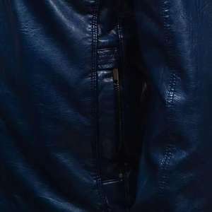 Chaqueta de vuelo de cuero para hombre de alta calidad con diseño clásico y características de Aviador auténticas: duradera y elegante - Product Image 5