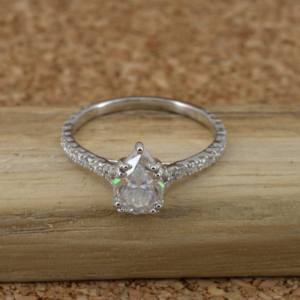 Twinkling Chic Lab Grown Bague en diamant en or 18 carats coupe poire 2 CARAT VVS2 IGI Certifié bijoux de luxe cadeau de fiançailles femmes - Product Image 4