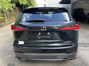 2021 L-e-x-u-s N X 300 AWD faible kilométrage et prix abordable en stock prêt pour l'expédition - Product Image 4