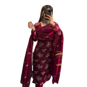 Conjunto de traje de seda crepé largo elegante para mujer con bordado exquisito y Dupatta bellamente impresa - Product Image 1
