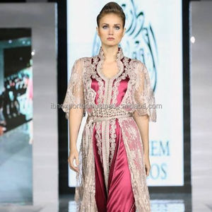 Caftan de créateur de mode en deux pièces avec soie et filet avec demi-manches et broderie avec ceinture - Product Image 1