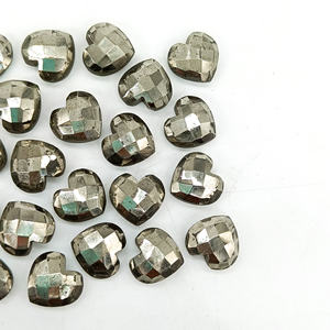 Piedra preciosa en forma de corazón tallada a mano facetada de pirita Natural para fabricación de joyas 10mm AAA pirita piedra preciosa suelta tallada Briolette - Product Image 3