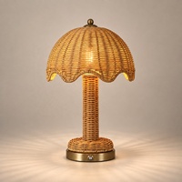 Lampe de table sans fil rechargeable à énergie solaire en bronze antique et rotin, écologique, avec abat-jour festonné, pour boutique, restaurant, hôtel