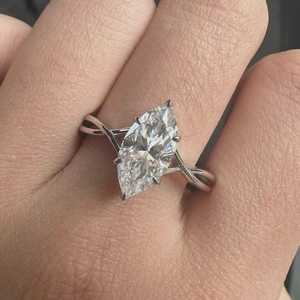 Anillo solitario de moissanita con corte marquesa y banda retorcida, plata 925 original, joyería fina para aniversario, regalo encantador para ella - Product Image 3