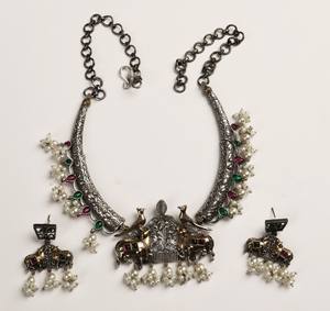 Ensemble de bijoux en argent oxydé fait à la main, collier et boucles d'oreilles tribaux, cadeau pour elle - Product Image 3