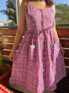 Nouvelle robe débardeur courte vintage en dentelle imprimée pour filles, style traditionnel 2024 - Product Image 3