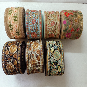 Fleurs sur mesure brodées de plusieurs façons de couleurs dans des motifs ethniques à des fins diverses dans des tailles de grande largeur - Product Image 1