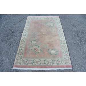 Alfombra Clásica Ecológica de Lana con Diseño de Parches Rosa y Verde, 3.6 x 5.9 pies, Hecha a Mano en Turquía, Rectangular Grande, Pelo Mediano, Látex, para Pasillo o Habitación - Product Image 1