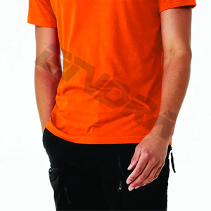 La simplicidad y la elegancia: ¡Eleva tu armario con nuestra atemporal colección de camisetas con cuello redondo! - Product Image 6