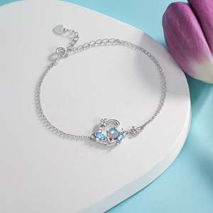 Pulsera de Plata de Ley con Cristal de Piedra Lunar y Diseño de Flor de Fantasía Jeulia - Product Image 5