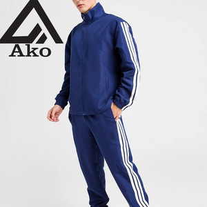 ชุดวอร์มกีฬาแบบมีแถบข้างสั่งทำคุณภาพสูง 2 ชิ้น ชุดจ็อกเกอร์ ดีไซน์เสื้อคาร์ดิแกนมีซิป ชุดออกกำลังกายฤดูหนาวสำหรับผู้ชาย โดย Ako - Product Image 1