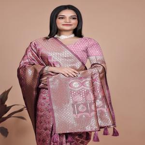 Elegante Sari de seda Banarasi con rico tejido de plata Zari Motivos tradicionales Borde de contraste Ropa festiva - Product Image 4