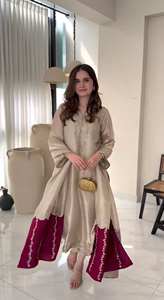 Conjunto de Top y Dupatta Tradicional de Diseño Elegante, Tela Pura con Bordado, Dupatta de 2.20m de Largo, Secado Rápido, para Fiestas - Product Image 4