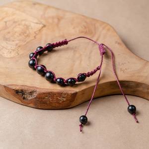 Pulsera de macramé Shambhala de Shungita Camilla con 8 cuentas redondas pulidas de 0.32 pulgadas (8 mm) y 3 cuentas redondas pulidas de 0.39 pulgadas. - Product Image 1