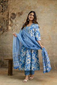 Ensemble Kurta trois pièces de qualité supérieure, style pakistanais et indien, coupe trapèze, design brodé élégant, vêtements ethniques pour femmes, trois pièces pour un usage quotidien - Product Image 3