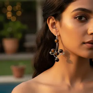 Boucles d'oreilles pendantes en argent 925 plaqué or pour femmes, style vintage et mignon, accents de perles et de diamants pour mariages et fêtes - Product Image 2