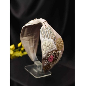 แถบคาดศีรษะประดับมุกที่สวยงามพร้อมลูกปัดหลากสีสำหรับเด็กหญิงและผู้หญิงที่มีคุณภาพการออกแบบที่หรูหราและมีสไตล์ - Product Image 3