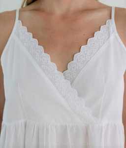 Vestido Corto de Algodón de Alta Calidad para Niñas, Estilo con Cuello Camisero, Detalles en Brocado, Precio Razonable, Cintura Natural - Product Image 4