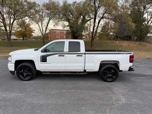 CHEVROLET SILVERADO 1500 CUSTOM DOBLE CABINA 4WD 2017 USADO, VOLANTE A LA IZQUIERDA/DERECHA - Product Image 3