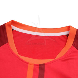 Uniforme de football personnalisé de qualité supérieure 100% polyester respirant léger ensembles adultes pour hommes - Product Image 3