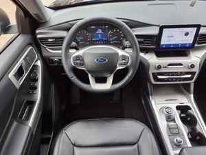 2023 F-ord Explorer XLT AWD - Product Image 4