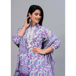 Kurta à motif floral lavande avec travail de miroir, manches trois-quarts, pyjama et dupatta - Product Image 4