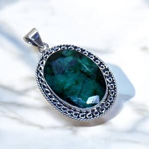Magnifique pendentif vintage en argent sterling 925 avec pierre précieuse émeraude taille ovale, bijoux faits main de qualité supérieure, vente en gros pour femmes - Product Image 2