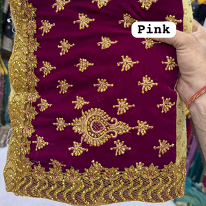 Sari de terciopelo puro con blusa de seda Malai, elaborado con bordados elaborados y un delicado borde decorativo para un aspecto tradicional y elegante. - Product Image 3