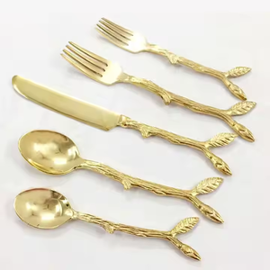 Ensemble de couverts doré avec manche en feuille Cuillère et fourchette à salade en acier miroir de bonne qualité Ensemble de 2 pour la cuisine - Product Image 1