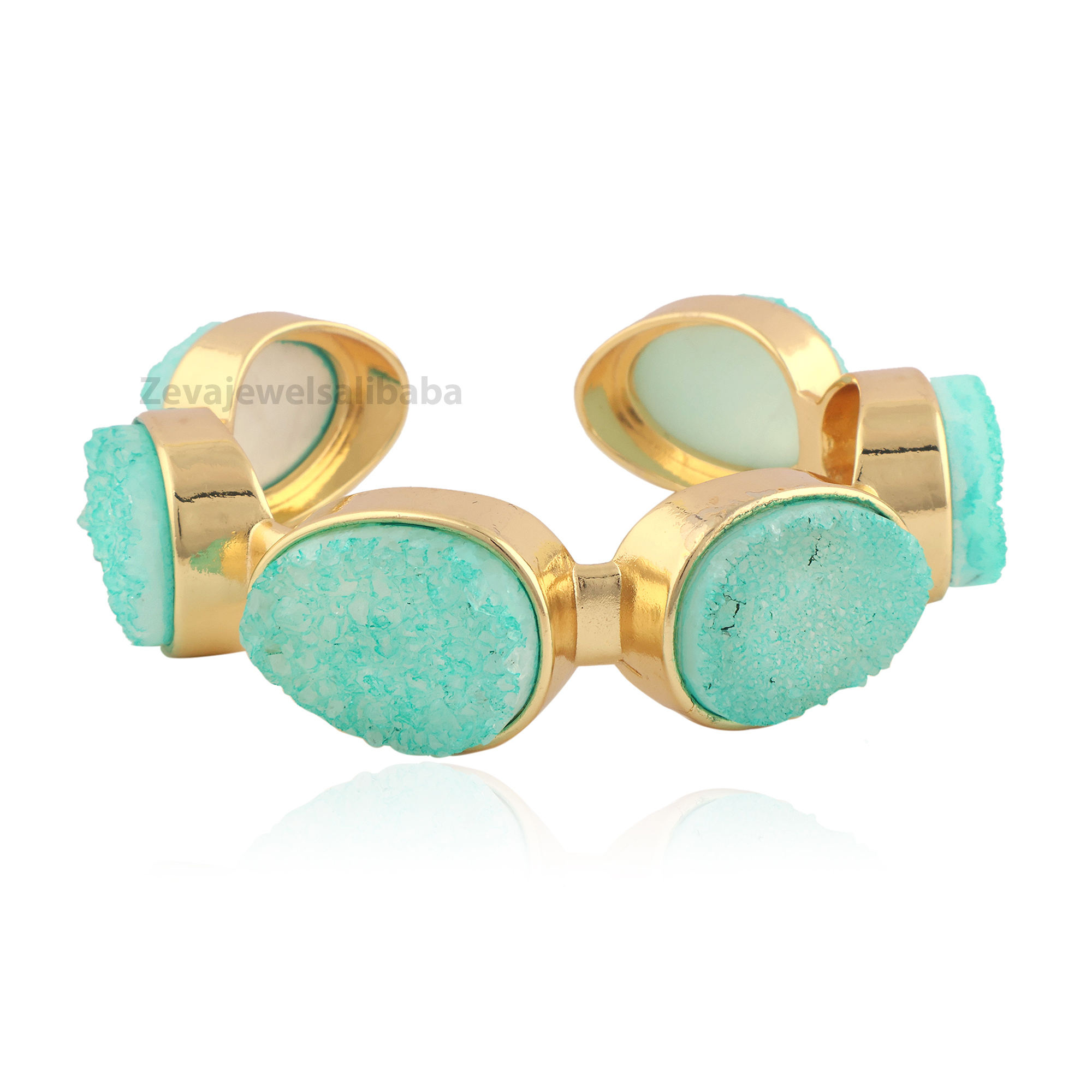 สีเขียวน้ำทะเล