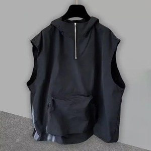 เสื้อกล้ามออกกำลังกายวิ่งผู้ชายสีดำและสีขาวคลาสสิกพร้อมตัวเลือกที่หลากหลายสำหรับไหล่แคบและกว้าง - Product Image 2