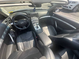 Voiture d'occasion de qualité abordable, Infiniti Q60 Cabriolet 2015, conduite à gauche - Product Image 2