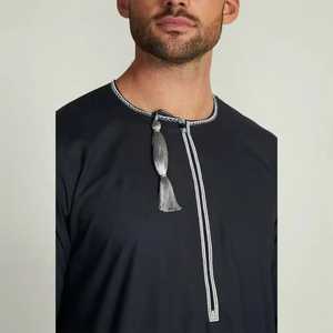 Meilleure qualité Nouveau design élégant Thobes Jubba pour l'Aïd Moyen-Orient Thobe marocain islamique Robe brodée en velours doré pour hommes - Product Image 5