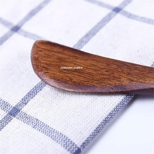Cuchillo esparcidor de mantequilla de madera hecho a mano, utensilio de cocina ecológico natural para esparcir mantequilla, mermelada y queso blando - Product Image 3