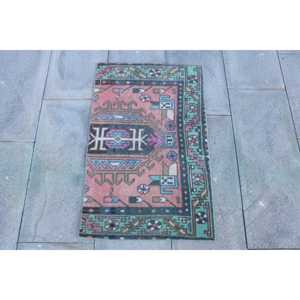 Alfombra Persa Roja Turca Pequeña (1.7x2.8 Pies) de Lana con Parches y Base de Látex, Alfombra Tradicional Ecológica - Product Image 1