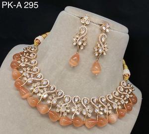 Collier et boucles d'oreilles en laiton Kundan de qualité supérieure serties de diamants américains Bijoux de mariée élégants pour mariages et fêtes - Product Image 3