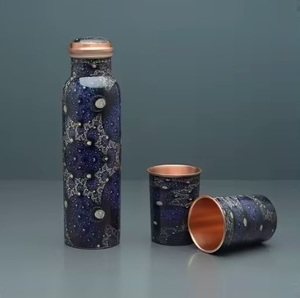 Botella de agua de cobre puro con impresiones personalizadas disponibles a un precio asequible Precio al por mayor Botellas de cobre de tendencia superior - Product Image 3