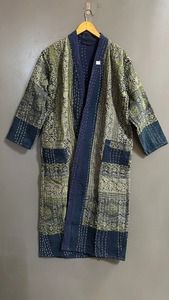 Bata acolchada de algodón hecha a mano, chaqueta Ajrak Kantha, chaqueta universitaria, bata de dama de honor para fiesta nupcial con letras - Product Image 2