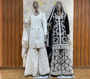 Conjunto Qunoot Closet Georgette Gharara con Bordado Lakhnavi, Pedrería Zarkan, Perlas y Dupatta con Bordado Intenso, Ropa Formal, Diseño Étnico Moderno - Product Image 1